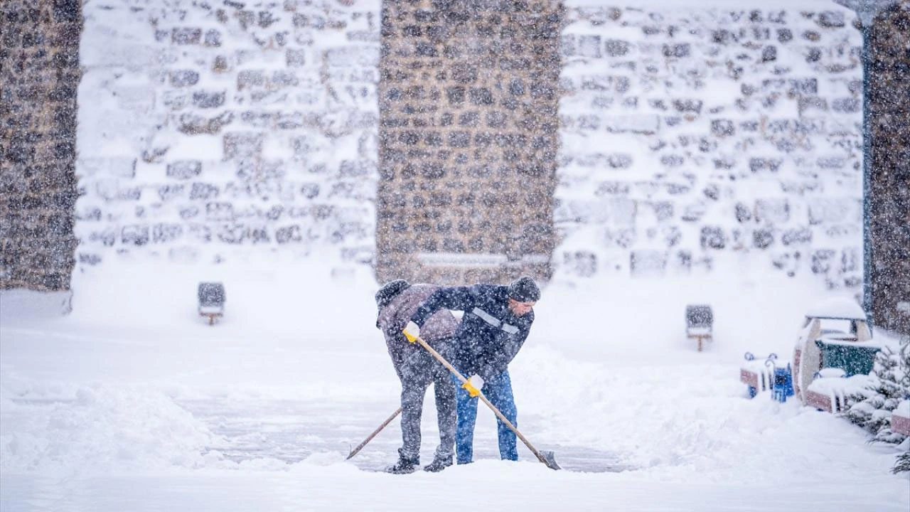 Meteoroloji, Kar Yağışı ve Soğuk Hava İçin Tarih Verdi: Karlar Yolda!