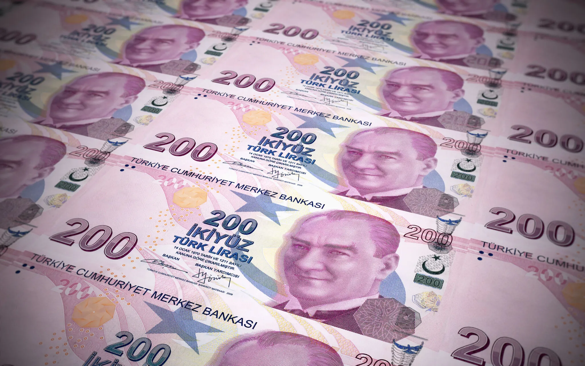 Emekli Bayram İkramiyelerinde Yüksek Zam Beklentisi: 2025 İçin Senaryolar ve Tartışmalar